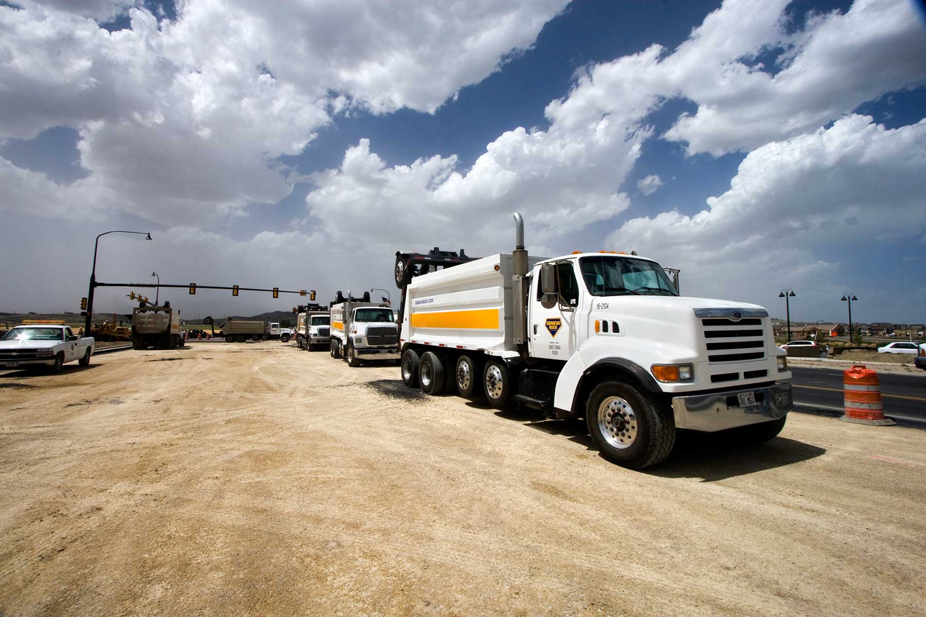 asphalt dump truck delivery